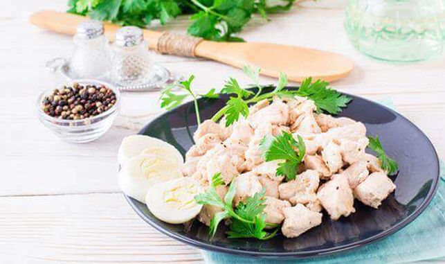 Chicken fillet boiled in a slow cooker - a nutritious dinner on a low carb diet